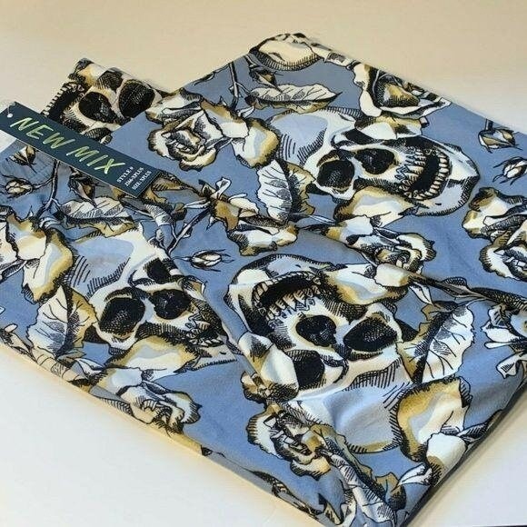 Extra Plus Size Buttery Soft Charcoal Rose Sugar Skull XPlus Size Leggings - Picture 6 of 8